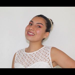 Meet your Posher, Antonia